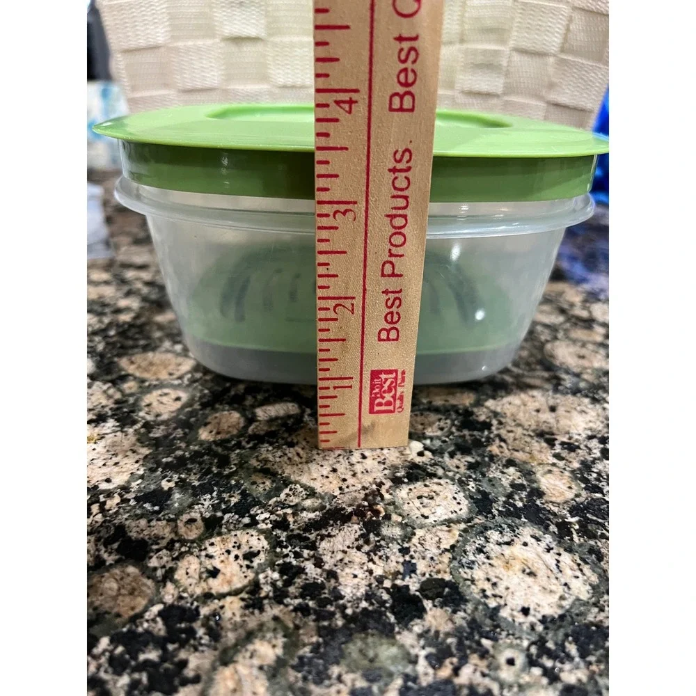 Rubbermaid Produce Saver 5 Cup Food Storage Container Green Lid with CrispTray